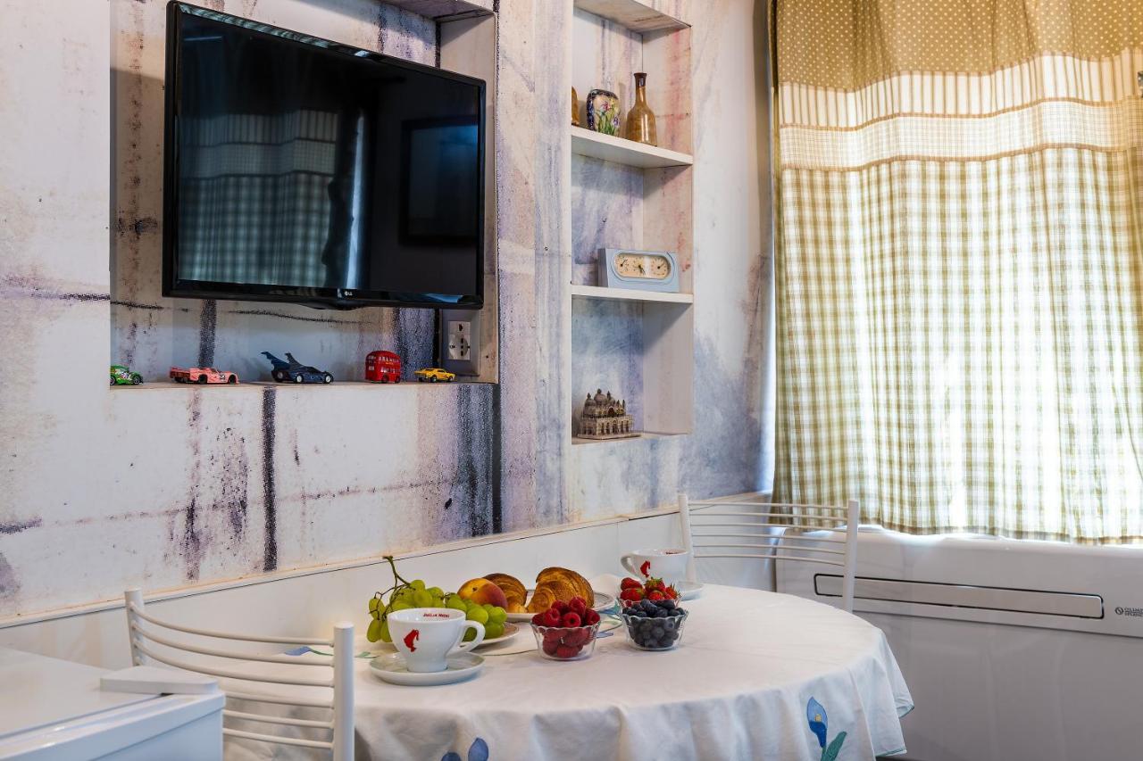 Ln Luxe Apartment Venice Canal View Veneza Exterior foto
