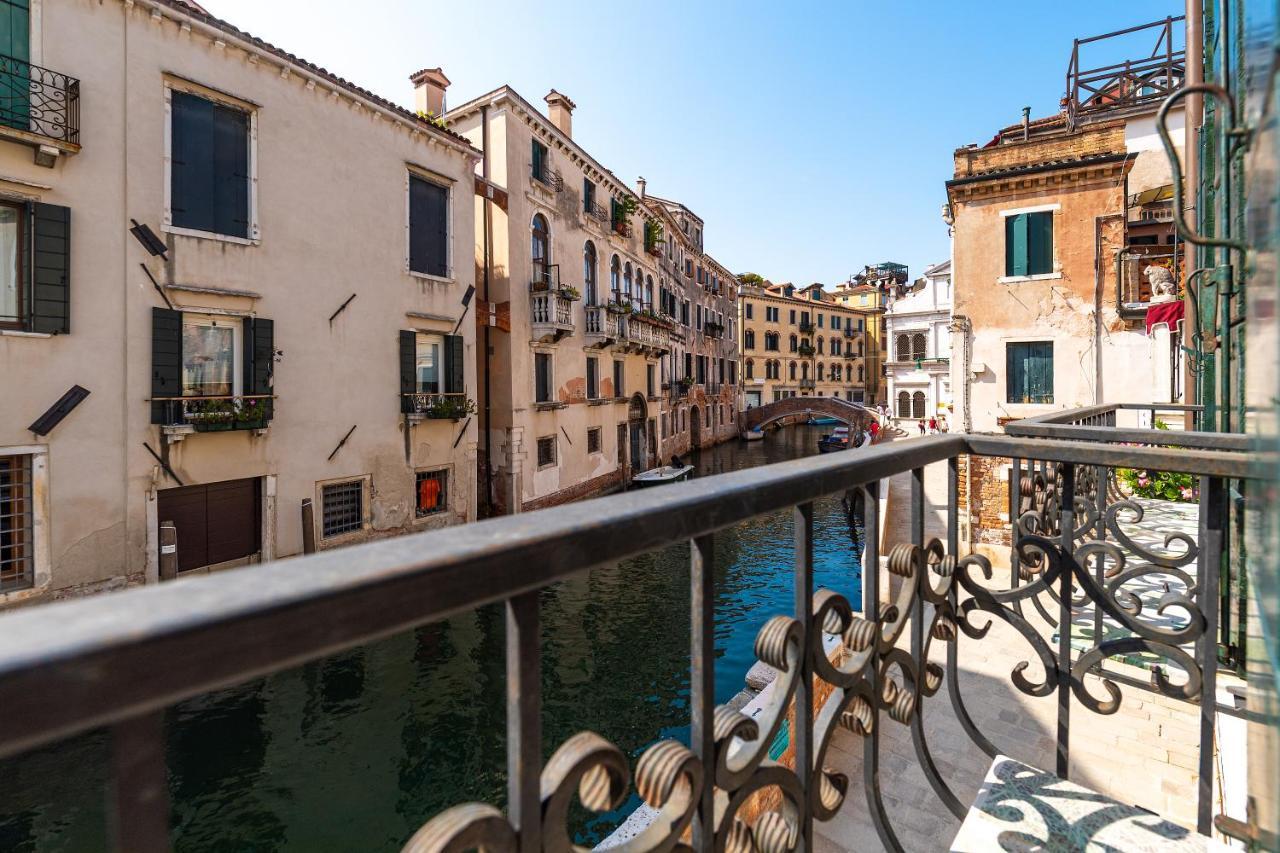 Ln Luxe Apartment Venice Canal View Veneza Exterior foto
