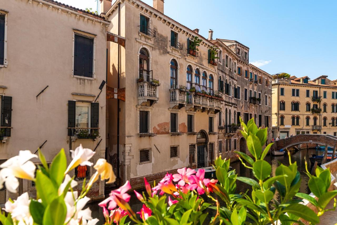 Ln Luxe Apartment Venice Canal View Veneza Exterior foto